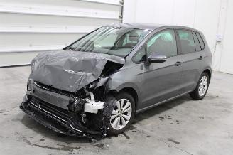 uszkodzony samochody osobowe Volkswagen Golf  2018/3