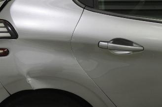 Peugeot 208  picture 7