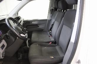 Volkswagen Transporter T6 picture 11