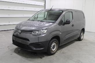 Damaged car Toyota ProAce CITY 2020/3