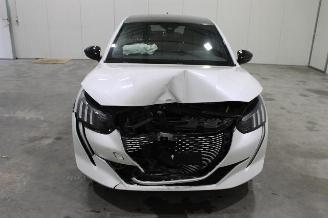 Peugeot 208  picture 6