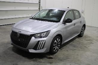 krockskadad bil auto Peugeot 208  2024/2
