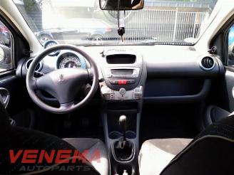 Peugeot 107 107, Hatchback, 2005 / 2014 1.0 12V picture 16