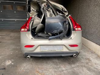 Volvo V-40 2000CC - DIESEL - 88KW picture 3