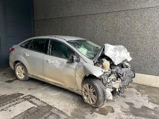 demontáž osobní automobily Ford Focus III Sedan 2011 1.6 TDCi 95 Sedan 4Dr Diesel 1.560cc 70kW FWD 2010-07 2011/4