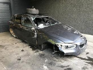 Coche siniestrado BMW 1-serie (F20) Hatchback 5-drs 2010 / 2019 116i 1.5 12V Hatchback 4Dr Benzine 1.499cc 80kW (109pk) RWD 2019/4