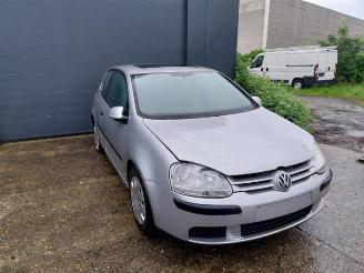 Coche siniestrado Volkswagen Golf Golf V (1K1), Hatchback, 2003 / 2010 1.4 16V 2004/11