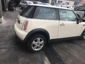 Coche siniestrado Mini Mini BENZINE/1600CC/5VIT 2006/1