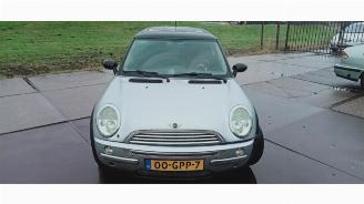 Salvage car Mini Mini Mini One/Cooper (R50), Hatchback, 2001 / 2007 1.6 16V Cooper 2002/11