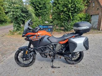 krockskadad bil motor KTM  1090 Adventure L Garmin Koffers Handvatverw. 2018/6