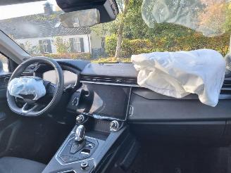 Lynk & Co 01 Plugin Hybr Navi Pano picture 12