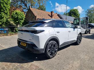 damaged passenger cars Peugeot 3008 Hybrid 136 Aut. GT 2024/7