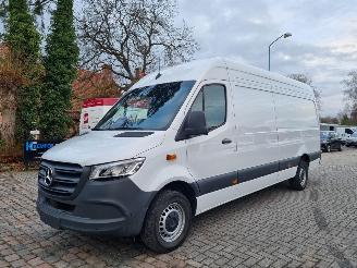 Vaurioauto  passenger cars Mercedes Sprinter Pro 317 CDI Aut Maxi Led Mbux Navi Stoelverw 2024/7