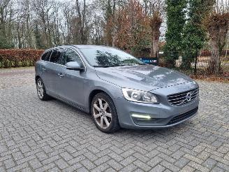 Unfallwagen Volvo V-60 2.0d D2 Aut. Navi 2015/12