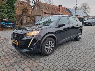 krockskadad bil auto Peugeot 2008 Puretech Navi Camera 2023/4