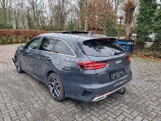 Kia Ceed 1.6 GDI PHEV Pano Navi Stoelverw picture 3