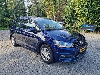 Coche accidentado Volkswagen Touran 1.5 TSI 7 Pers Pano 2019/1