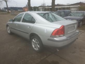 Volvo S-60  picture 3