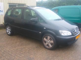 krockskadad bil auto Opel Zafira  2004/1