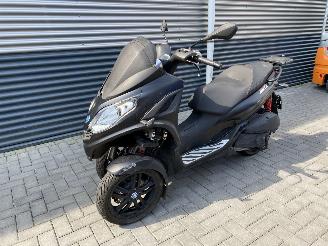 krockskadad bil motor Piaggio MP3 300 HSE 2019/12