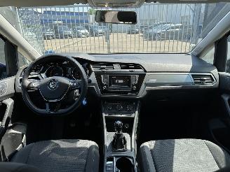 Volkswagen Touran 1.4 TSI MINIMAL DAMAGE | DRIVEABLE DAMAGE picture 11