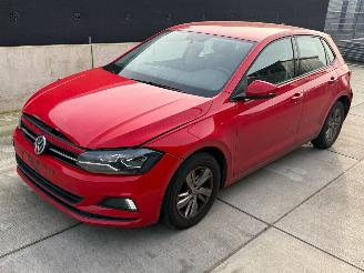 krockskadad bil auto Volkswagen Polo DSG AUTOMAAT / DRIVEABLE DAMAGE / LED / STOELVERWARMING 2018/12