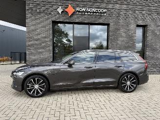 uszkodzony samochody osobowe Volvo V-60 2.0 T6 AWD Recharge 253PK Aut. Ultimate Bright VOL! 2023/10