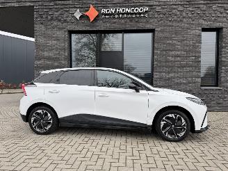 damaged passenger cars MG MG4 Electric Luxury 64kWh 204PK Aut. 2023/6