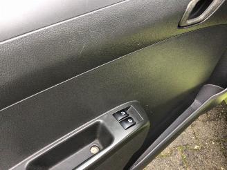 Chevrolet Spark Sprak 1.0 16v ls zeer lichte schade met Nw apk picture 9