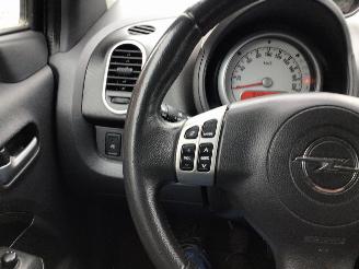 Opel Agila Agila 1.2 edition met zeer lichte schade picture 12