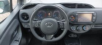Toyota Yaris Facelift model Edition 1.5VVTI-E Airconditioning stoelverwarming Multicolor Display Met Navi voorbereiding Achteruitrijcamera Regensensor Licht assistent Drivelane assistent Leren multi stuurwiel Mistlampen 15-inch Toyota velgen picture 34