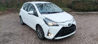 Toyota Yaris Facelift model Edition 1.5VVTI-E Airconditioning stoelverwarming Multicolor Display Met Navi voorbereiding Achteruitrijcamera Regensensor Licht assistent Drivelane assistent Leren multi stuurwiel Mistlampen 15-inch Toyota velgen picture 11