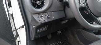 Toyota Yaris Facelift model Edition 1.5VVTI-E Airconditioning stoelverwarming Multicolor Display Met Navi voorbereiding Achteruitrijcamera Regensensor Licht assistent Drivelane assistent Leren multi stuurwiel Mistlampen 15-inch Toyota velgen picture 25