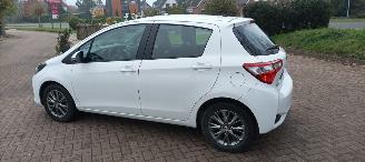 Toyota Yaris Bj:10-2017 Facelift 1.5-Benzine 111pk Touchscreen met Camera Lichtautomaat Drivelane assistent Leren multi stuurwiel Stoelverwarming picture 7