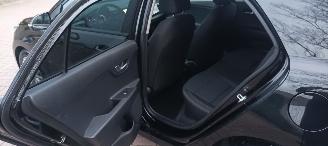 Kia Rio 1.4-DOHC Automatik Navi Climatecontrol Stoelverwarming Lichtautomaat Regensensor Led-Koplampen 4xelek ramen Elektrische-spiegels met verwarming Privacyglas Achteruitrijcamera Mistlampen 16-inch Kia velgen picture 18