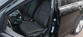 Kia Rio 1.4-DOHC Automatik Navi Climatecontrol Stoelverwarming Lichtautomaat Regensensor Led-Koplampen 4xelek ramen Elektrische-spiegels met verwarming Privacyglas Achteruitrijcamera Mistlampen 16-inch Kia velgen picture 17