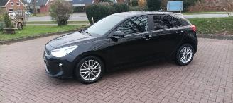 Kia Rio 1.4-DOHC Automatik Navi Climatecontrol Stoelverwarming Lichtautomaat Regensensor Led-Koplampen 4xelek ramen Elektrische-spiegels met verwarming Privacyglas Achteruitrijcamera Mistlampen 16-inch Kia velgen picture 1