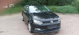 uszkodzony samochody osobowe Volkswagen Polo 1.4-TDi Climatecontrol Distance-frontradar Stoelverwarming Leren Stuurwiel Radio met usb Elektrische ramen Elektrische-spiegels met verwarming Centrale vergrendeling met afstandsbediening Start-Stop systeem Euro-6norm 2016/2