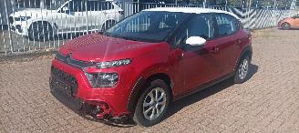 Damaged car Citroën C3 Bj:11-2022 26000km 1.2-benzine 83pk Airconditioning Led verlichting Dab-audio CruiseControl Stoelverwarming mistlampen Bi-Color 2022/11