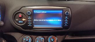 Toyota Yaris 1.5-Dual VVT-I 111pk 6-Versn Airconditioning stoelverwarming Multicolor Touchscreen Display met navi voorbereiding Achteruitrijcamera Mistlampen Toyota velgen Drivelane assistent Licht assistent picture 22