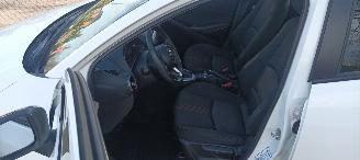 Mazda 2 Bj: 12-2023 1.5 Automatik Climatecontrol CruiseControl Stoelverwarming Lichtautomaat Privacyglas Stuurwiel met verwarming Achteruitrijcamera parkeersensoren Apple CarPlay MirrorLink Led verlichting Dab-audio picture 17