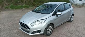 Auto incidentate Ford Fiesta 1.5-TDCI airco Stoelverwarming leren stuurwiel led verlichting elektrische inklapbare buitenspiegels met verwarming Centrale vergrendeling met afstandsbediening Parkeersensoren voor en achter 2016/6
