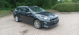 krockskadad bil auto Kia Ceed 1.6 CRDI 136pk Navi Led koplampen Leder Sportstoelen-Memory  Climatecontrol Elektrische achterklep Achteruitrijcamera Led-Achterlichten CruiseControl 4xStoelverwarming Lichtautomaat 2018/9