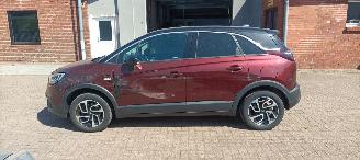 Schadeauto Opel Crossland 1.2 turbo 110pk Automaat Innovation Navigatie Led-Koplampen Led-Achterlichten Stoelverwarming stuurwiel met verwarming Voorruit met verwarming Privacy glas Climatecontrol Dimmende binnenspiegel Parkeersensoren voor en achter Trekhaak 16-inch velgen Mistla 2018/4
