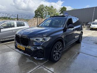 damaged passenger cars BMW X7 xDRIVE 40i High Executive 7pers-PANO-LEDER-360 CAMERA-4 WIEL BESTURING 2022/2