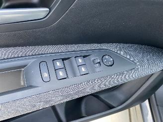 Peugeot 3008 1.2  Pure Tech Allure -NAVI-PDC-CAMERA picture 14