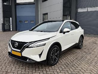 Voiture accidenté Nissan Qashqai 1.3 MHEV Automaat Xtronic Bussines Executive Bose Glasdak Head-Up 360Camera 2022/4