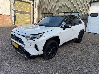 skadebil auto Toyota Rav-4 2.5 Hybrid AWD Bi-Tone 2019/11