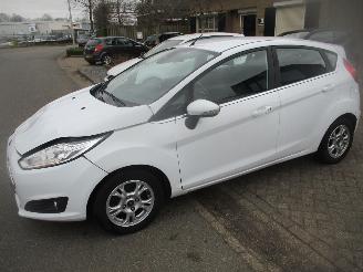 damaged passenger cars Ford Fiesta 1.5 TDCI TITANIUM CLIMA NAVI 2016/2