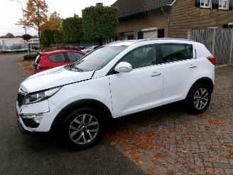 damaged passenger cars Kia Sportage 1.6 GDI BUSINESSLINE CLIMA NAVI 2014/4